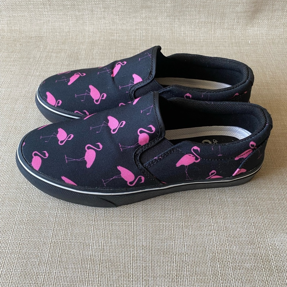 Raad Shop Flamingo Slip Ons Womens 6. New without tags